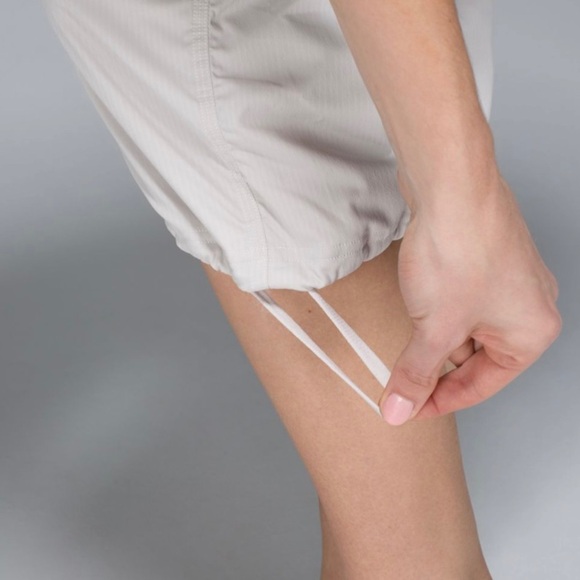 Lululemon studio crops Sz 2 - Picture 4 of 12